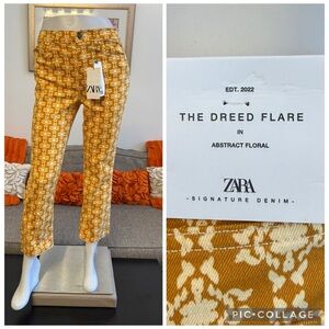❣️🆕Zara The Dreed Flare in Abstract Floral Golden
Denim Jeans❣️
